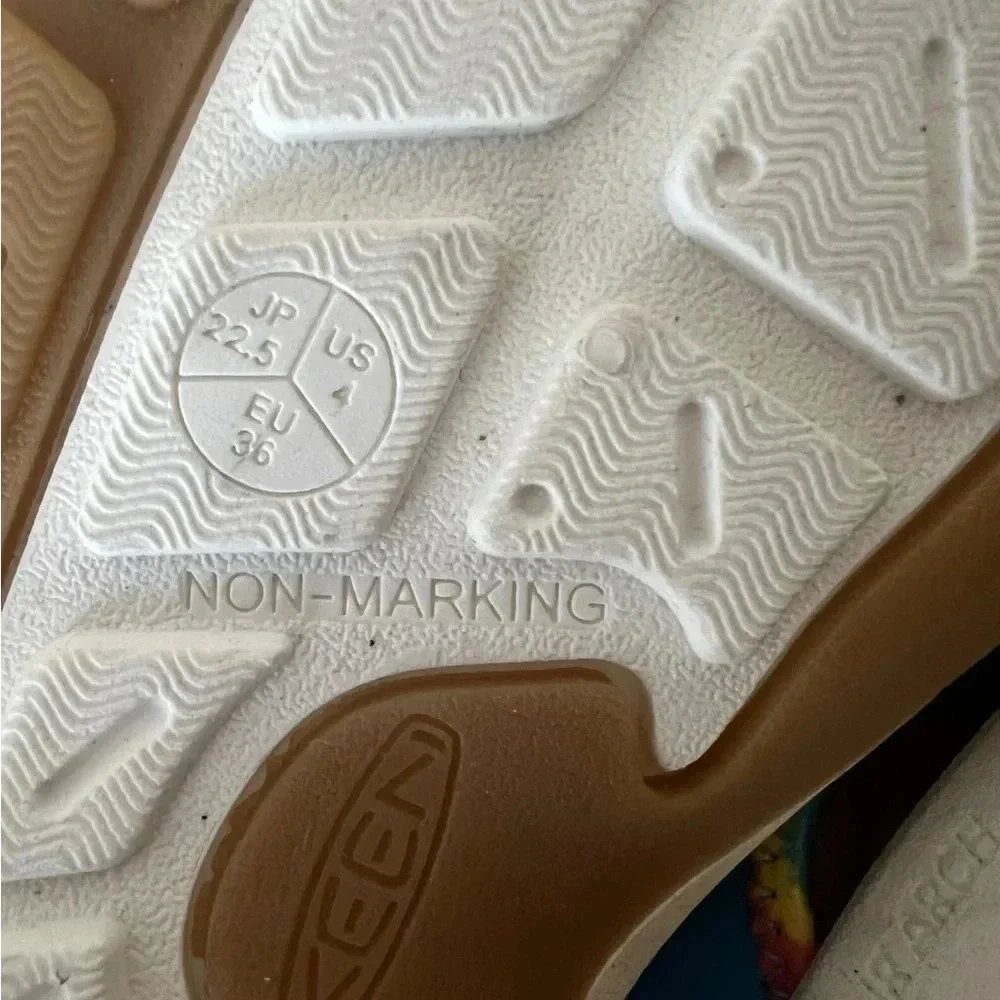 NWOT Keen Water Shoes Size Junior 4